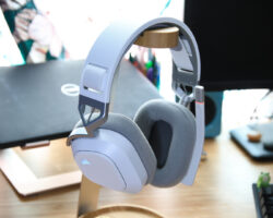 Corsair HS80MAX Wireless: Unbeatable Gaming Headset with Powerful Surround Sound and Crystal-Clear Microphone