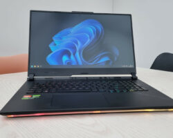 Recenze Asus ROG Strix Scar 17 (2023): Výkonnostní bestie pro váš herní zážitek