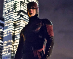 "Daredevil se vrací s klasickými zbraněmi v epické bojové scéně filmu Echo"