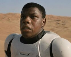 John Boyega ve vedlejší roli v prequelové sérii Kniha přežití!