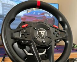 Recenze Thrustmaster T128: Ideální vstupní setup.